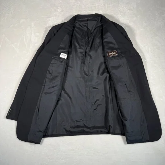 Armani Collezioni Blazer Men Size 44R Black 3-Button Jacket Neiman Marcus Italy